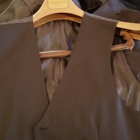 Men's Suit - Picture 7 of 8